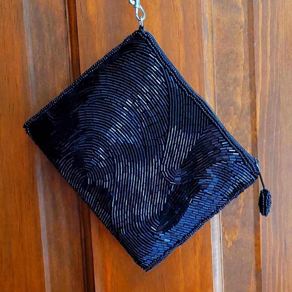 Beaded wristlet